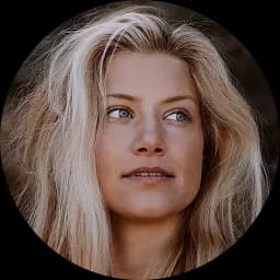 Luisa Thiel, Surfer